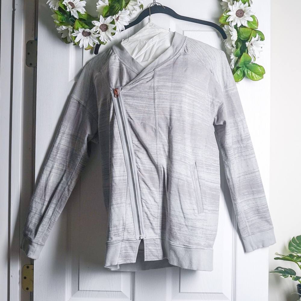 Lululemon Light Grey Asymmetrical Zip Jacket size L Athletic Athleisure